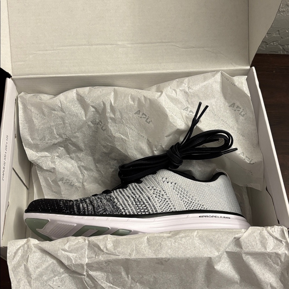 APL Men's Techloom Pro Black and White Athletic Shoes - Picture 8 of 8